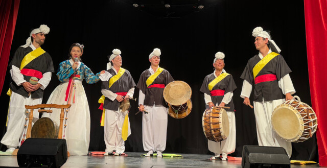 Bowing in front of the audience in Lausanne